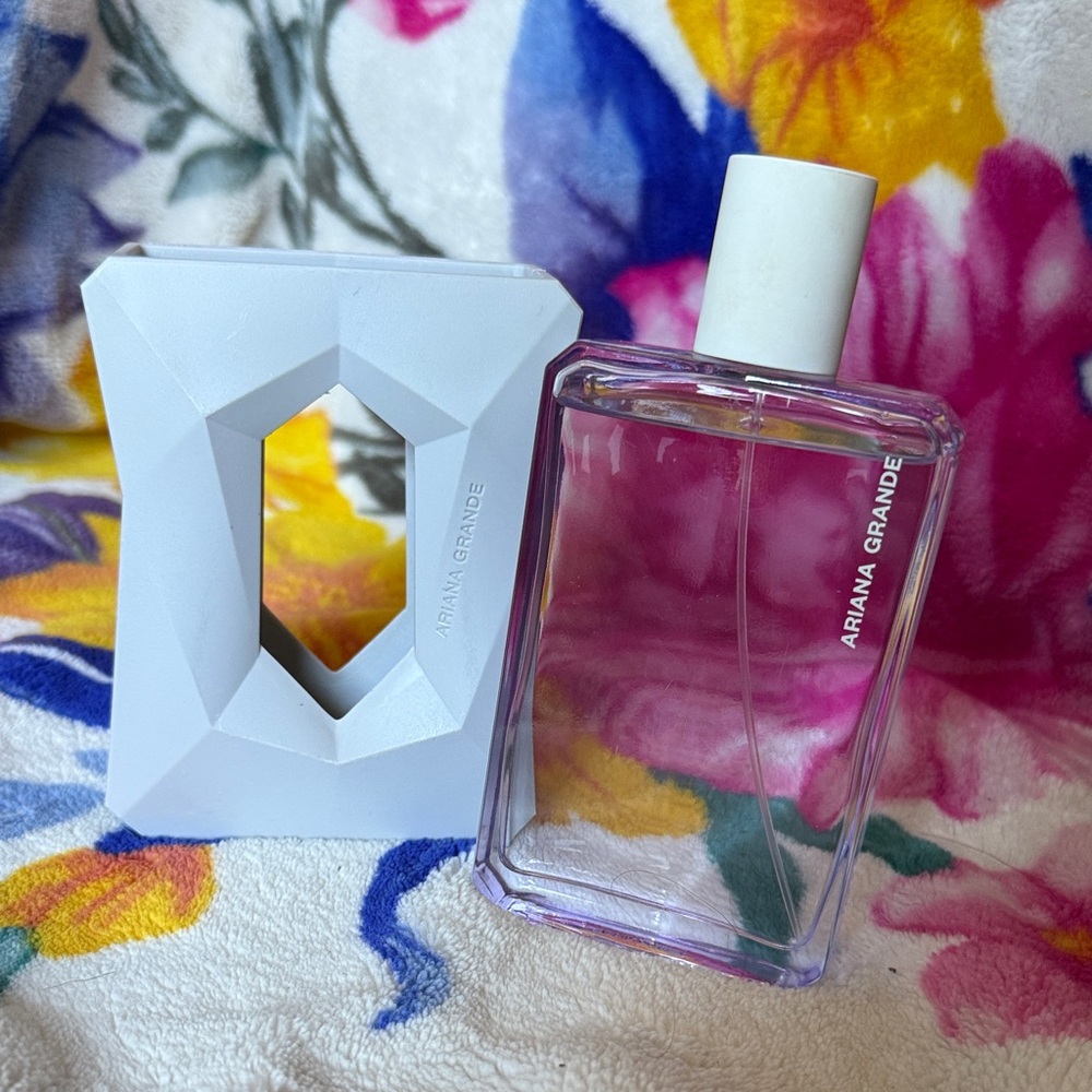 Ariana Grande God is a Woman Perfume - Picture 3 of 3